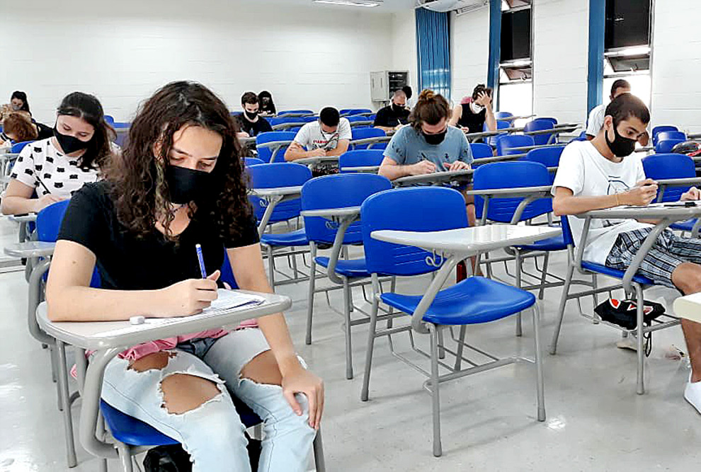 Estudantes prestam o vestibular da Unicamp em 2020