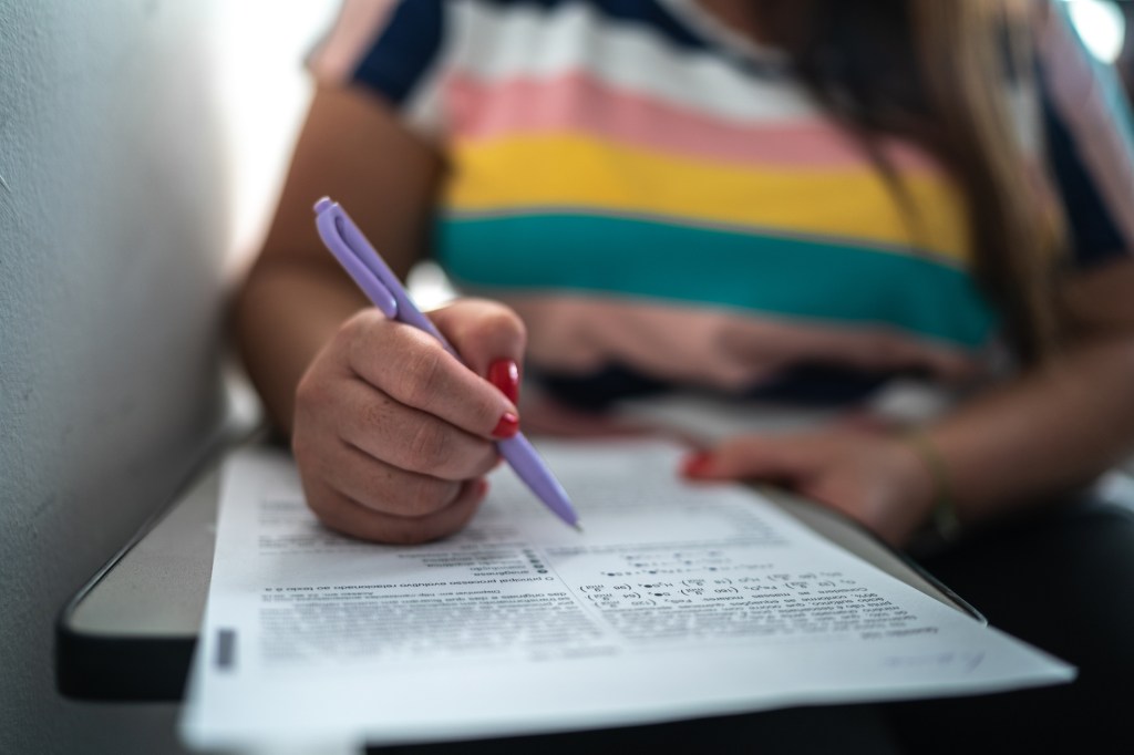 Enem 2022: maioria dos candidatos é negra e 45% já concluíram Ensino Médio