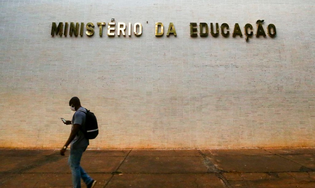 Governo “zera” pagamentos do MEC e das universidades federais