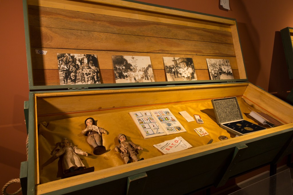 Acervo histórico da exposição contem bonecas e fotografias