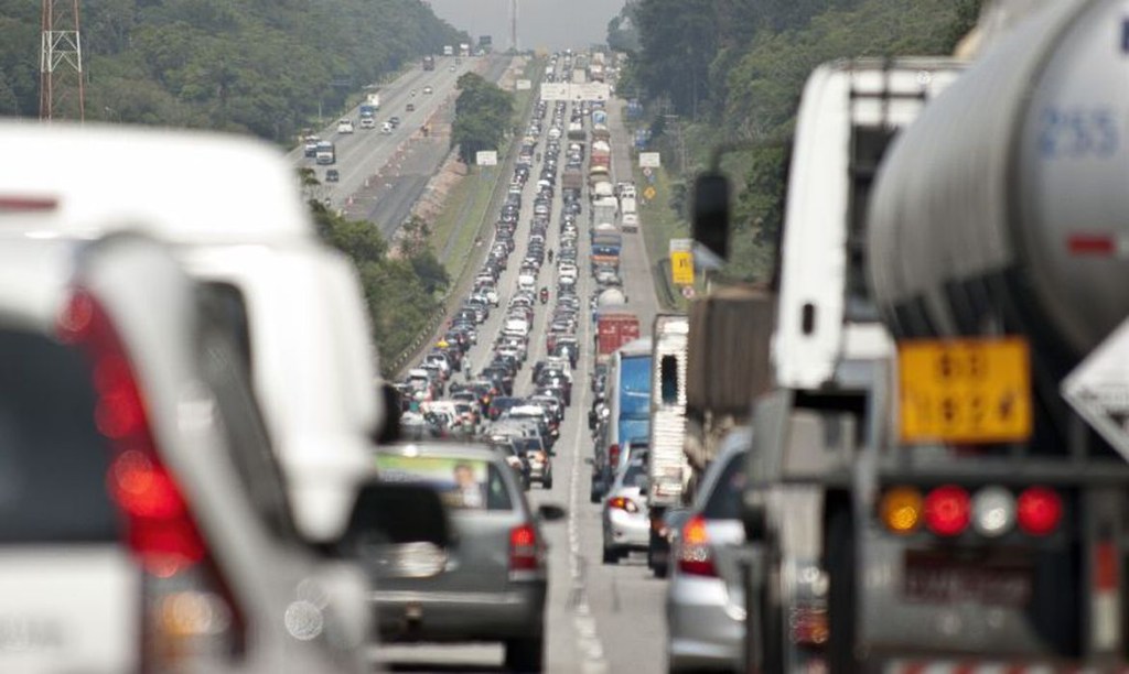 Transporte difícil e caro nas grandes cidades brasileiras abriu caminho para as plataformas de transporte de passageiros