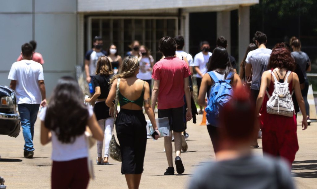 Em São Paulo, jovem terá que atravessar 67 km para local de prova do Enem