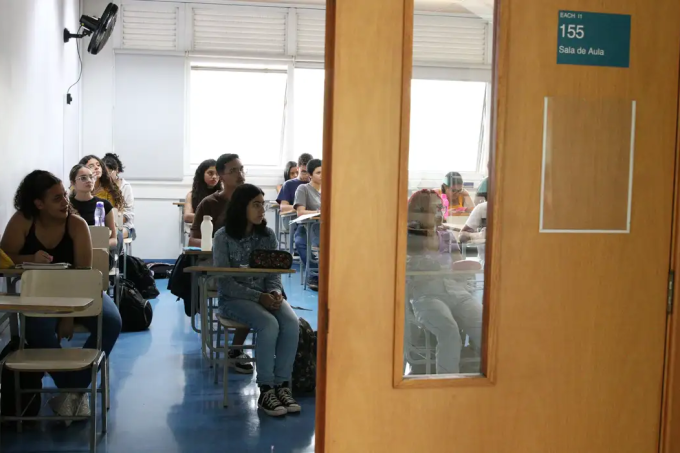 estudantes-prova-vestibular-sala-de-aula (1)