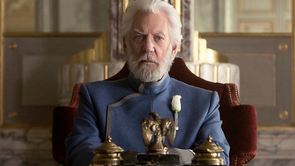 Presidente Snow sentado na Capital.