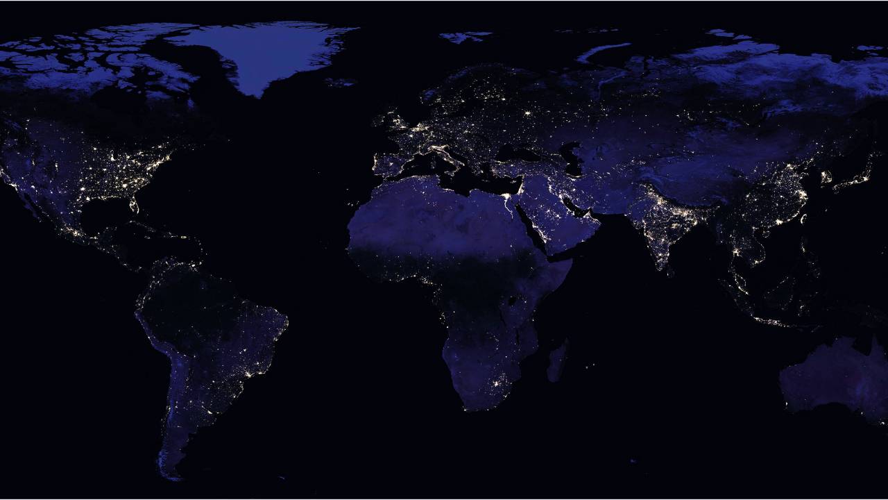 Foto de satélite da Terra à noite (composição de múltiplas exposições)