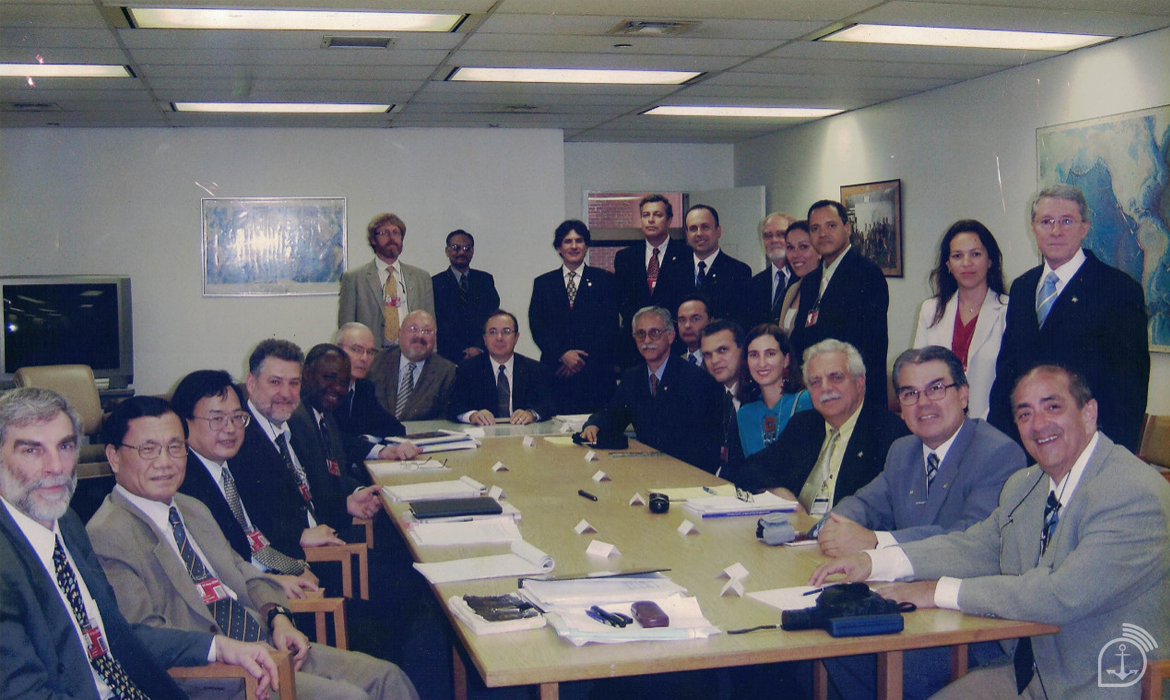 delegação-amazonia-azul-onu-2004 Delegação brasileira em sala de reunião na ONU, em 2004