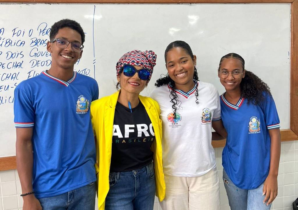 maria ivone e alunos maria ivone e os alunos na escola