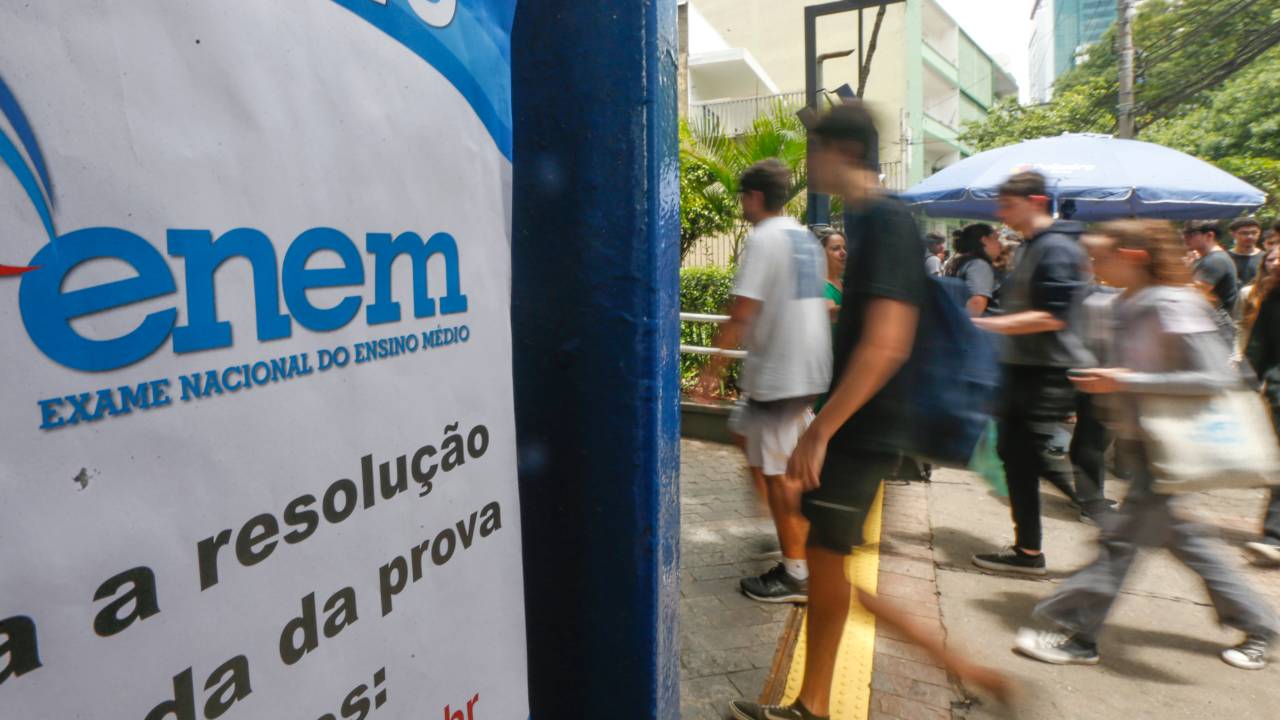São Paulo (SP), 10/11/2024 - Estudantes no segundo dia de provas do ENEM na UNIP Vergueiro em São Paulo. Foto: Paulo Pinto/Agência Brasil